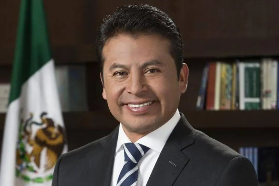 Por desvío de recursos detienen a Leoncio Paisano