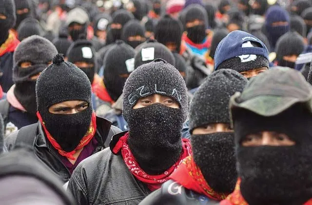 Entre lluvia y sorpresa, EZLN reaparece en la escena pública