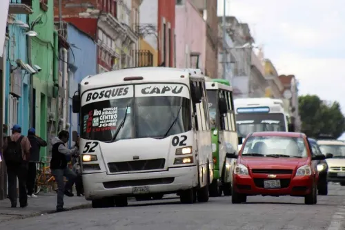 Urbina Tanús promete revisión a solicitud de incremento al transporte, en periodo de transición