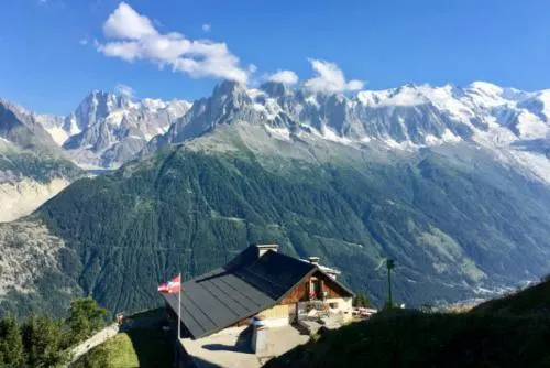 Alpinistas mueren al caer de 3 mil 600 metros en el Mont-Blanc, Francia