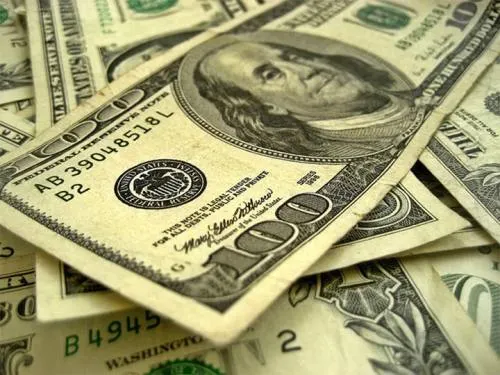Dólar baja a 18.90 pesos a la venta luego de salida de Meade de SHCP