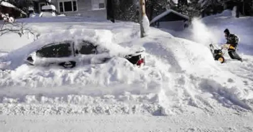 Cancelan cientos de vuelos por primera gran tormenta invernal en EUA