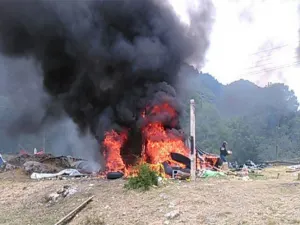 Federales incendian campamento de maestros en Chiapas