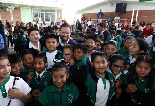 Luis Banck entrega obra de Presupuesto Participativo a beneficio de estudiantes