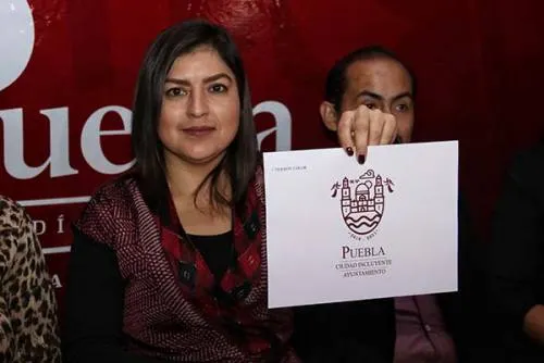 La Primera Crisis de Claudia Rivera