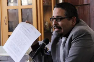 Abogado denuncia extorsión de sujeto ligado con autoridades