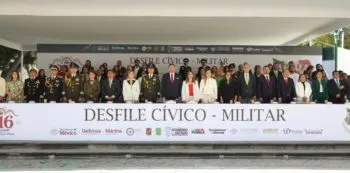 Desfile Cívico-Militar reúne a miles de familias en Puebla por el 216 aniversario de la Independencia de México