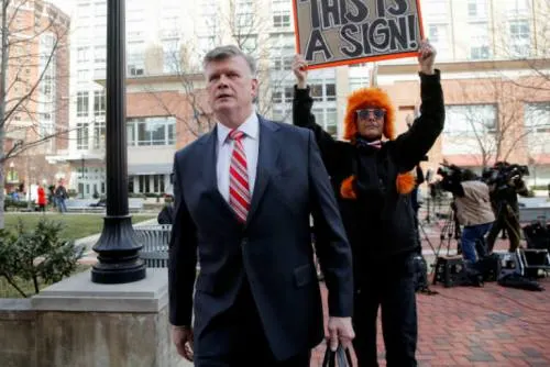 Paul Manafort, ex jefe de campaña de Trump, condenado a casi cuatro años de prisión