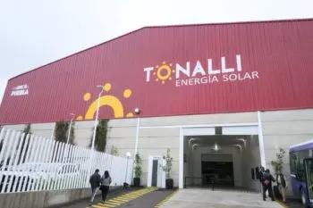 Respalda Sheinbaum fábrica de paneles solares en Puebla; Tonalli producirá más de 200 mil al año