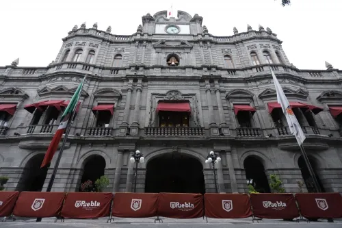 Trabajadores del municipio seguirán confinados.