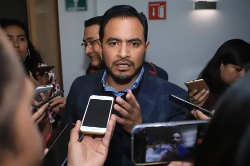 Uruviel González desmiente a Genoveva Huerta; no se sumó a la bancada del PAN
