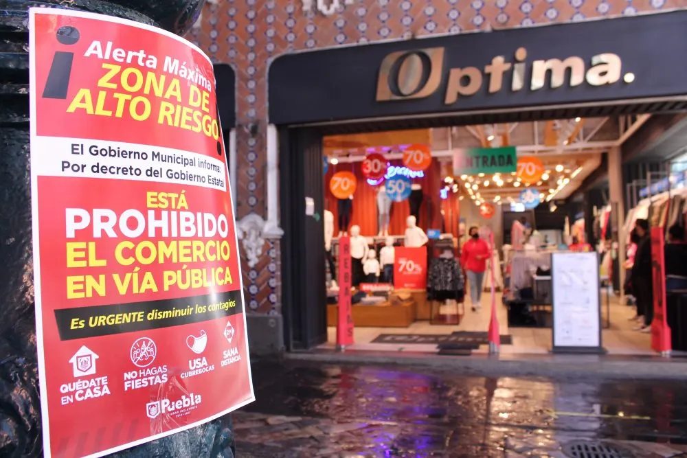 Se colocaron 2 mil carteles en los que se hace mención sobre la prohibición que hay para la instalación de vendedores ambulantes/Agencia EsImagen