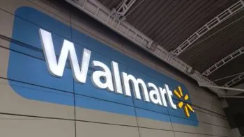 Se incendia bodega en Walmart Villa Verde, en el norte de la ciudad de Puebla