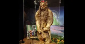 Traje de El Mago de Oz se vende en 3 millones de dólares