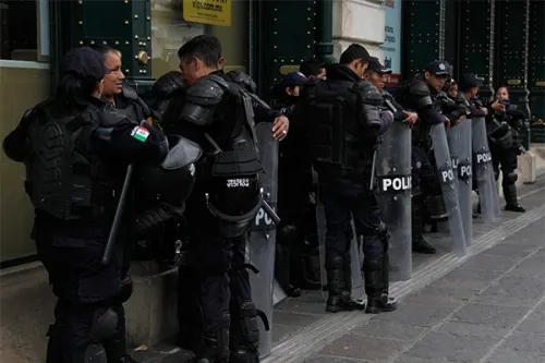 Hay déficit de policías