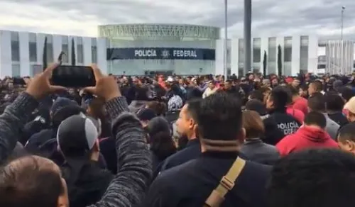 Policías Federales se manifiestan rechazando su incorporación a la Guardia Nacional