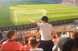 VIDEO: Aficionados responden a los gritos de guerra de un niño