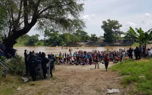 Migrantes hondureños atacan con arma de fuego a federales en Chiapas
