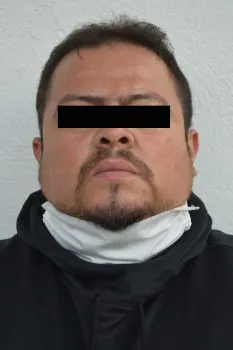 Policía capitalina detiene a presunto asaltante a negocio y transeúnte