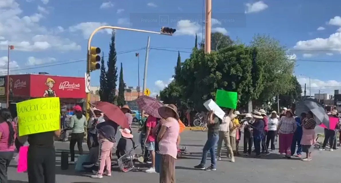 Colonos protestantes de Cholula implementaron un bloqueo en la carretera México-Puebla