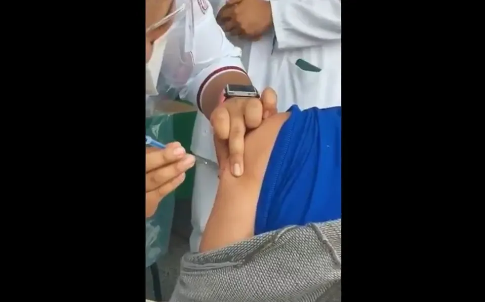 Voluntaria que simuló inyectar vacuna en módulo de GAM debe investigarse y sancionarse: Salud 