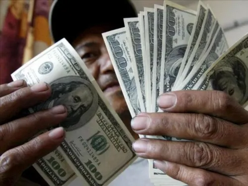 Remesas podrían sumar 39,000 millones de dólares por deportaciones y peso débil