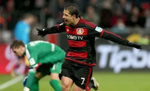 Con doblete de Chicharito, Leverkusen humilla 3-0 al Hannover