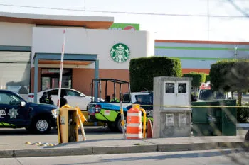Ejecutan a un hombre y dejan herido a otro en el estacionamiento de Galería Las Ánimas
