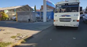 Pasajeros de la ruta Azteca golpean a presunto asaltante en la ciudad de Puebla