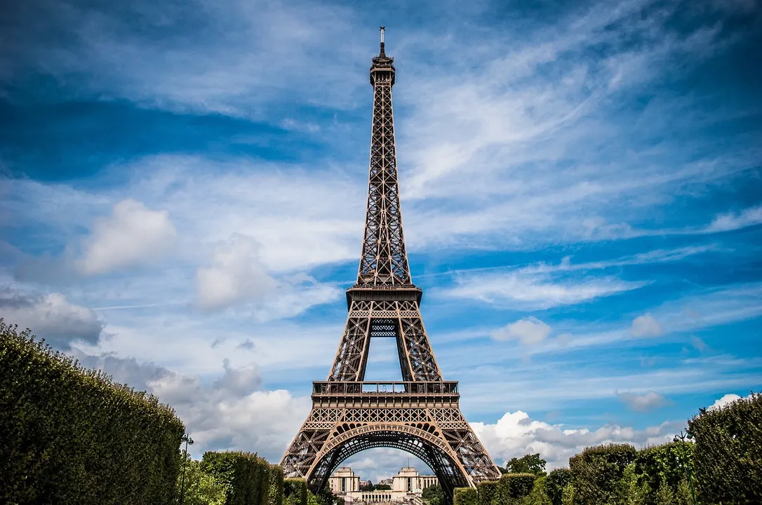 ¿Por qué evacuaron la Torre Eiffel este 24 de diciembre?