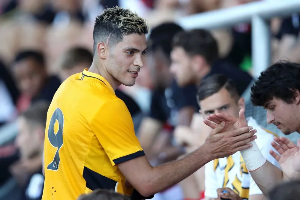 Después de casi ocho meses Raúl Jiménez volvió a las canchas