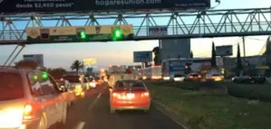 Choque ocasiona caos vial en autopista México–Pachuca