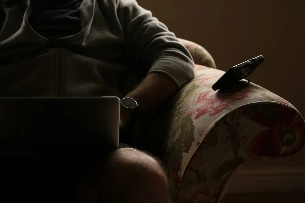 Persona en un sillón