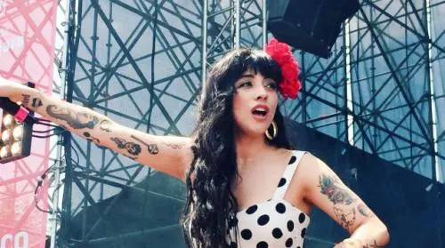 Mon Laferte, ¿lista para Playboy? (FOTOS)