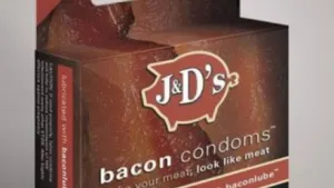 Lanzan condones sabor tocino