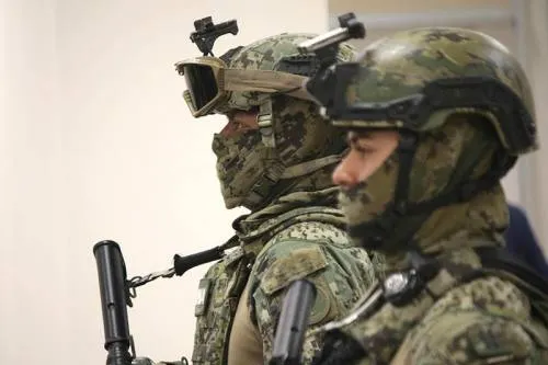 Se quedan en la calle el Ejército y la Marina