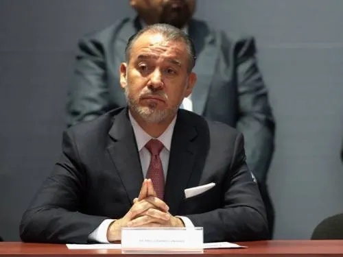 Raúl Cervantes anuncia su renuncia a la PGR