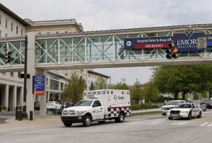 Enfermera de Texas sale del hospital ya sin ébola