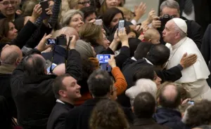 Alerta policía capitalina por fraudes sobre visita papal