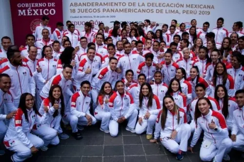 “Les tengo una sorpresa”, adelanta López Obrador a medallistas de Lima 2019