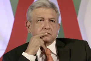 Llama López Obrador a acudir a las urnas