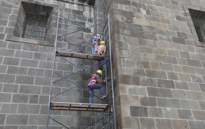 ayuntamiento-de-puebla-pone-en-marcha-mantenimiento-a-la-catedral.