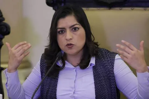 Claudia no es activo, es pasivo