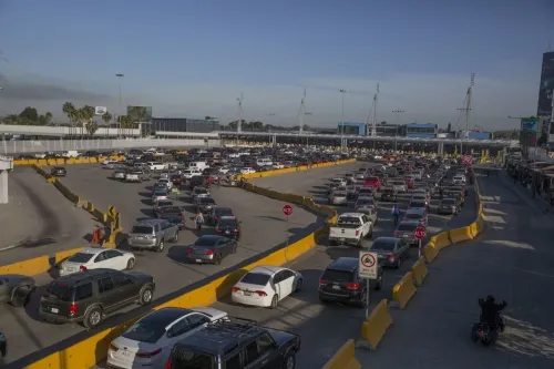 La frontera entre México y EU permanecerá cerrada un mes más