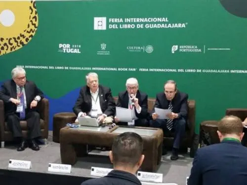 Roban camión… cargado de libros y los abandonan en Jalisco