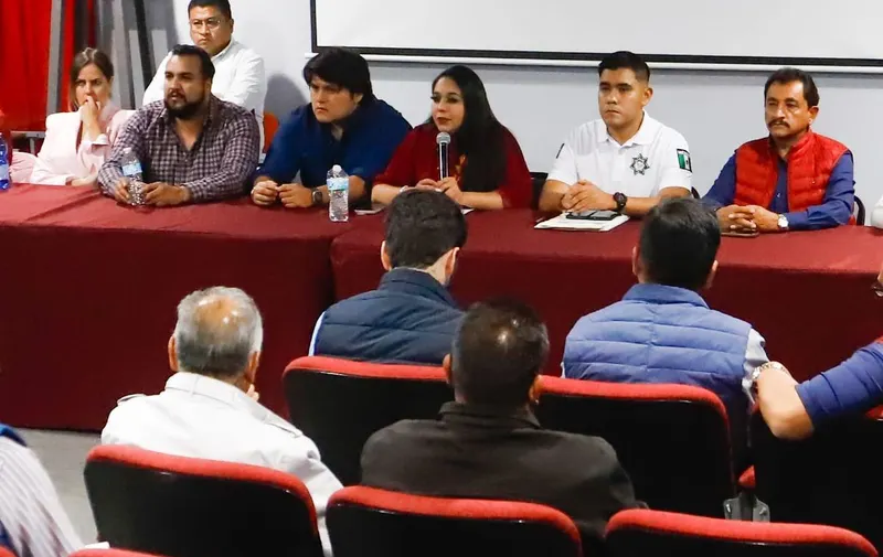 sp-cholula-reunion-con-locatarios-mercado-cosme-del-razo
