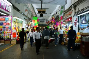 Exigen comerciantes de la Central de Abasto retiro de franeleros