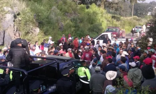 Mujer acusa a taxista de violación para no pagar viaje y lo linchan en Edomex