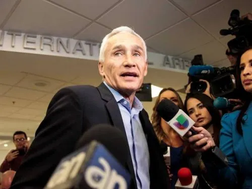 Jorge Ramos llega a EU; reta a Maduro a publicar entrevista