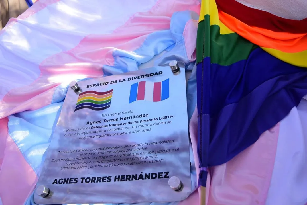Ayuntamiento de Puebla devela placa en honor a la activista Agnes Torres 